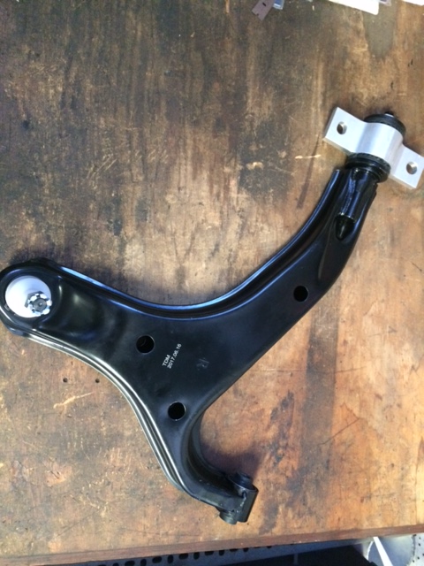 Front Lower Control Arm - Nissan Elgrand E51 RHS